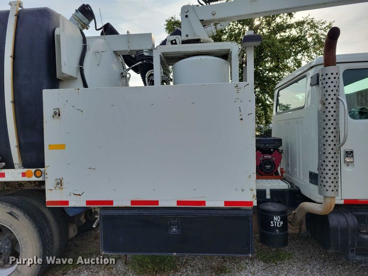 image for item DN4061 1995 International 4900 sewer jetter truck
