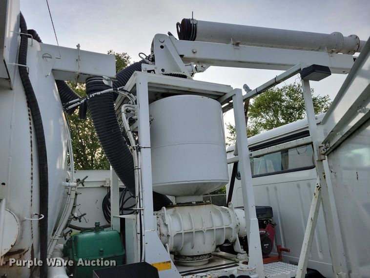 image for item DN4061 1995 International 4900 sewer jetter truck