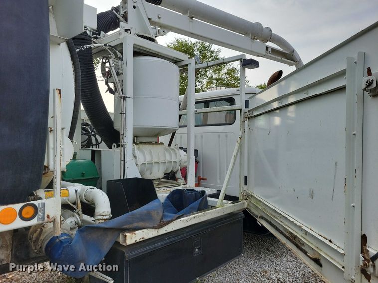 image for item DN4061 1995 International 4900 sewer jetter truck