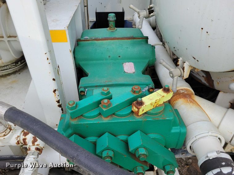 image for item DN4061 1995 International 4900 sewer jetter truck