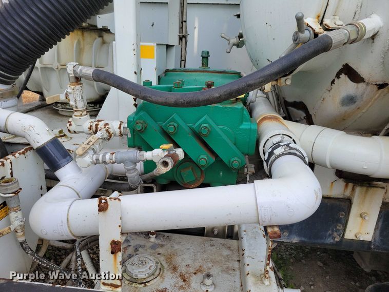 image for item DN4061 1995 International 4900 sewer jetter truck