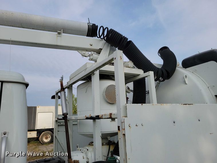 image for item DN4061 1995 International 4900 sewer jetter truck