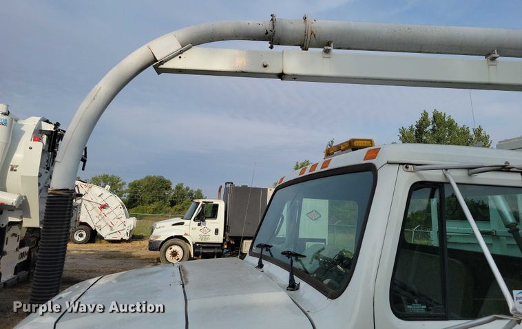 image for item DN4061 1995 International 4900 sewer jetter truck