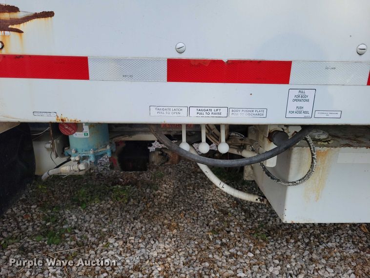 image for item DN4061 1995 International 4900 sewer jetter truck