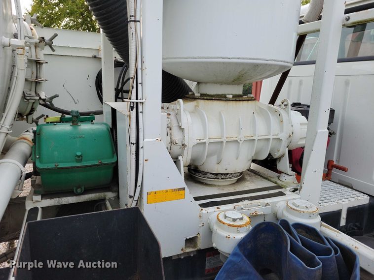 image for item DN4061 1995 International 4900 sewer jetter truck
