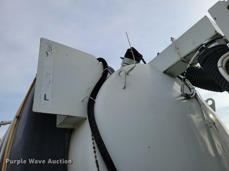 image for item DN4061 1995 International 4900 sewer jetter truck