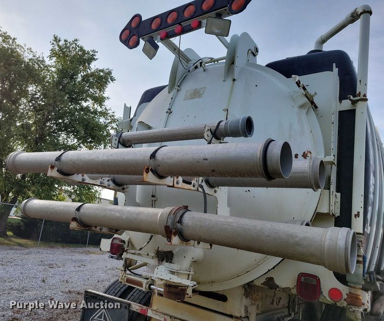 image for item DN4061 1995 International 4900 sewer jetter truck