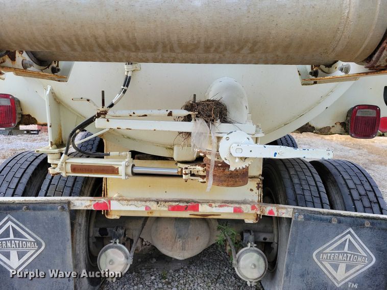 image for item DN4061 1995 International 4900 sewer jetter truck