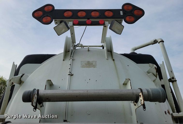 image for item DN4061 1995 International 4900 sewer jetter truck