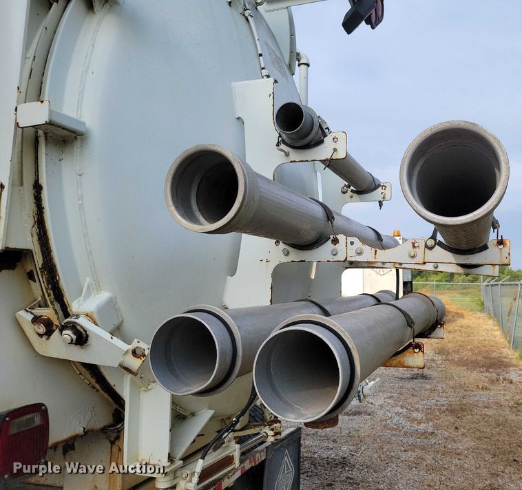 image for item DN4061 1995 International 4900 sewer jetter truck