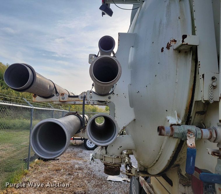 image for item DN4061 1995 International 4900 sewer jetter truck