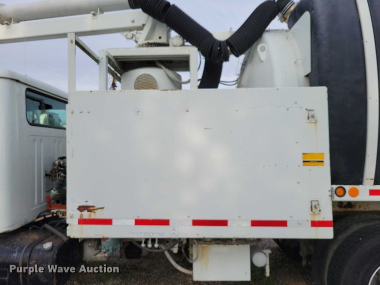 image for item DN4061 1995 International 4900 sewer jetter truck