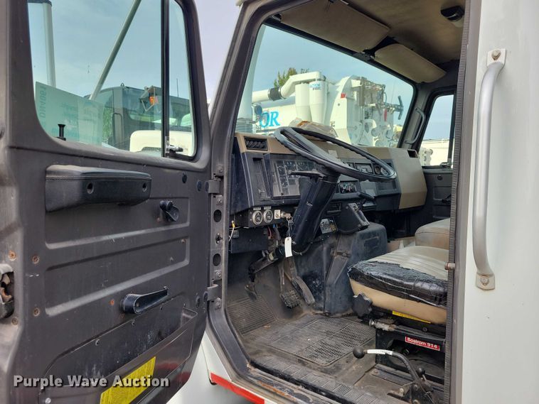 image for item DN4061 1995 International 4900 sewer jetter truck