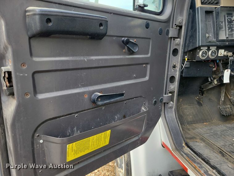 image for item DN4061 1995 International 4900 sewer jetter truck