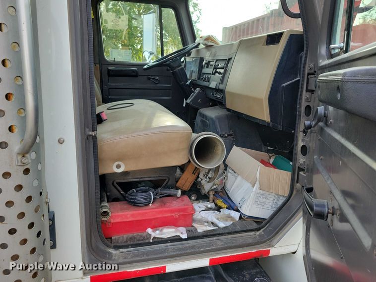 image for item DN4061 1995 International 4900 sewer jetter truck