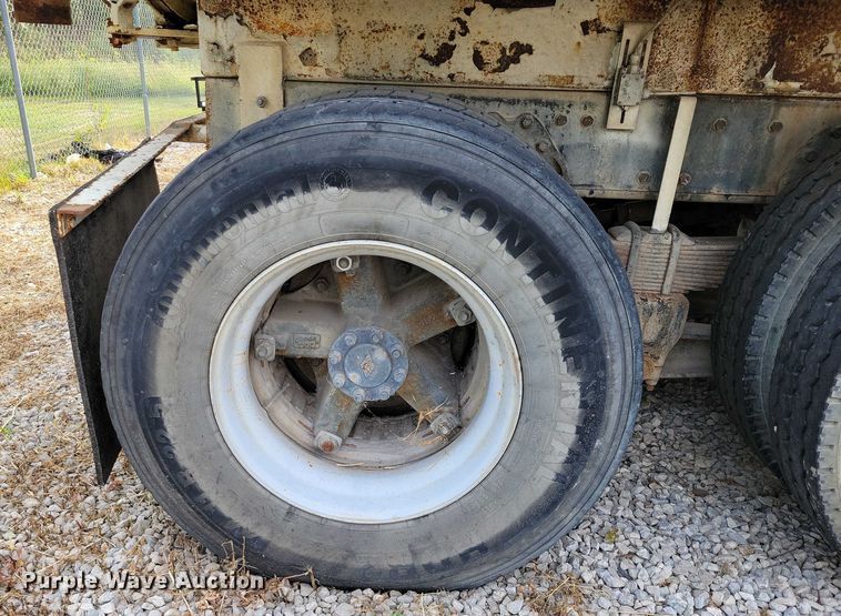 image for item DN4061 1995 International 4900 sewer jetter truck