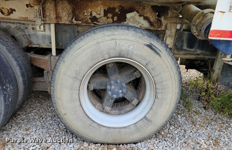 image for item DN4061 1995 International 4900 sewer jetter truck