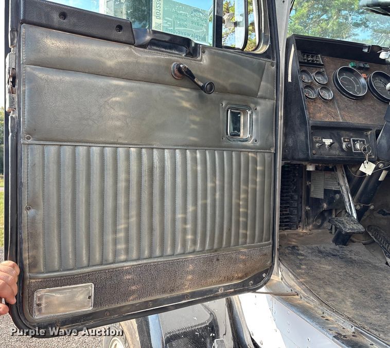 image for item DO1224 1996 Kenworth T800E dump truck