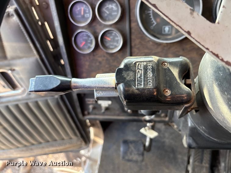 image for item DO1224 1996 Kenworth T800E dump truck