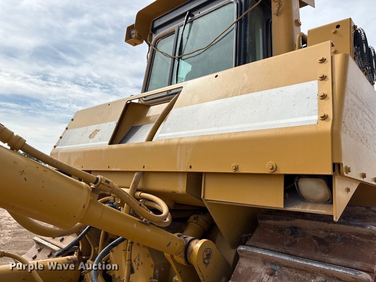 image for item DO1245 1997 Caterpillar D9R dozer