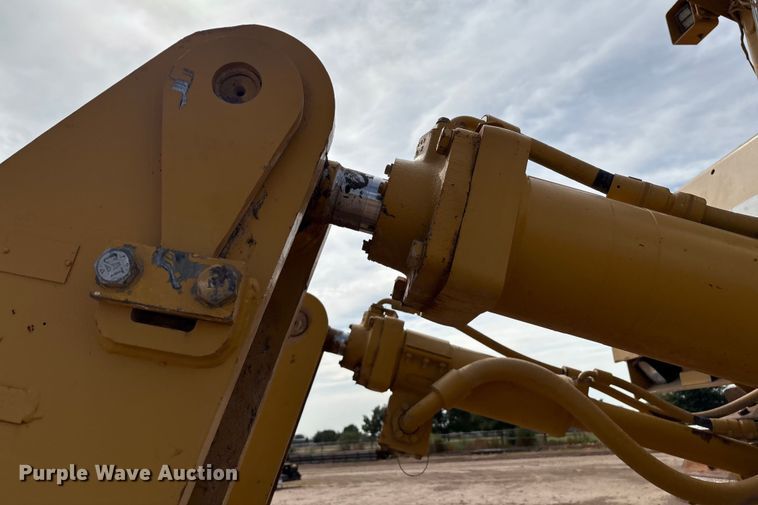 image for item DO1245 1997 Caterpillar D9R dozer