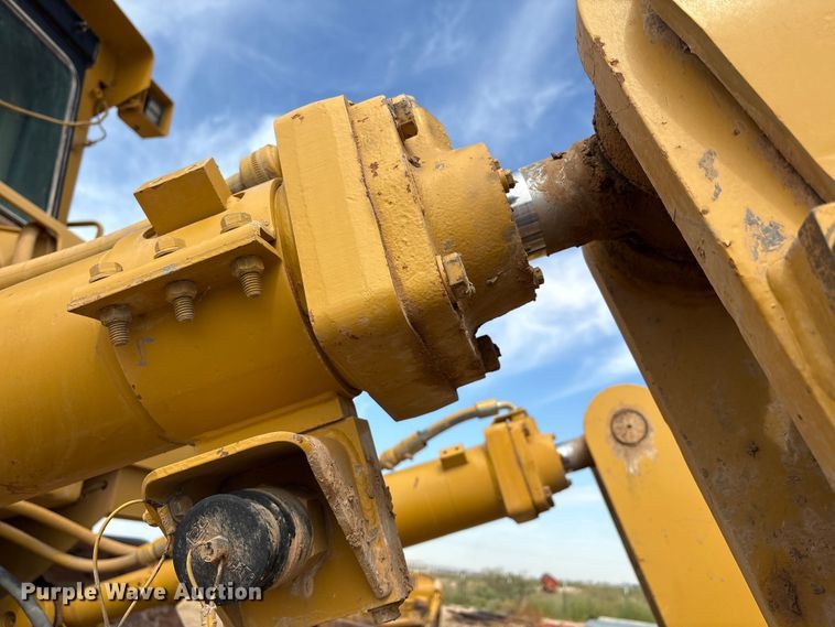 image for item DO1245 1997 Caterpillar D9R dozer