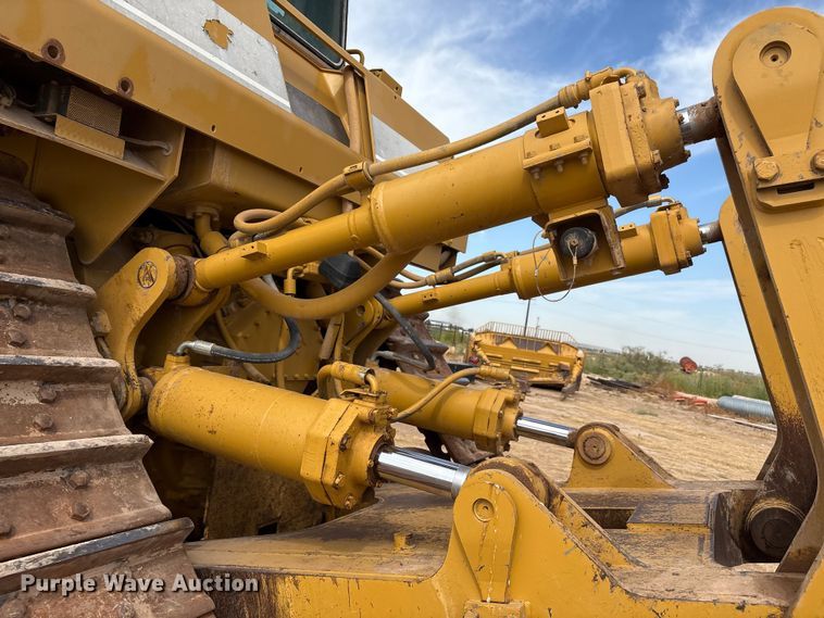 image for item DO1245 1997 Caterpillar D9R dozer