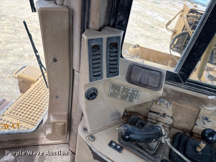 image for item DO1245 1997 Caterpillar D9R dozer
