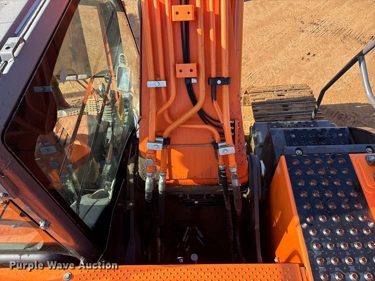 image for item DO1250 2019 Hitachi Zaxis 210LC-6N excavator