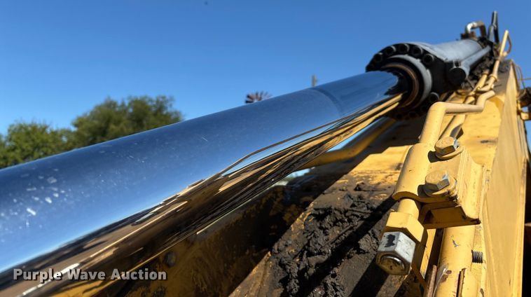 image for item DO1252 2011 Caterpillar 320D L excavator