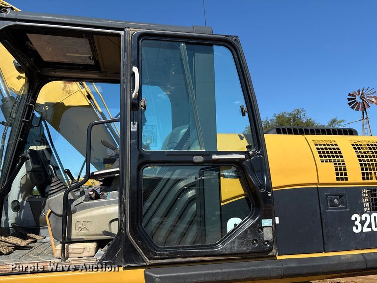 image for item DO1252 2011 Caterpillar 320D L excavator