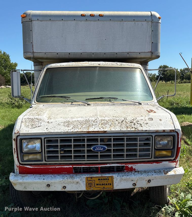 image for item DO1257 1990 Ford E350 box truck