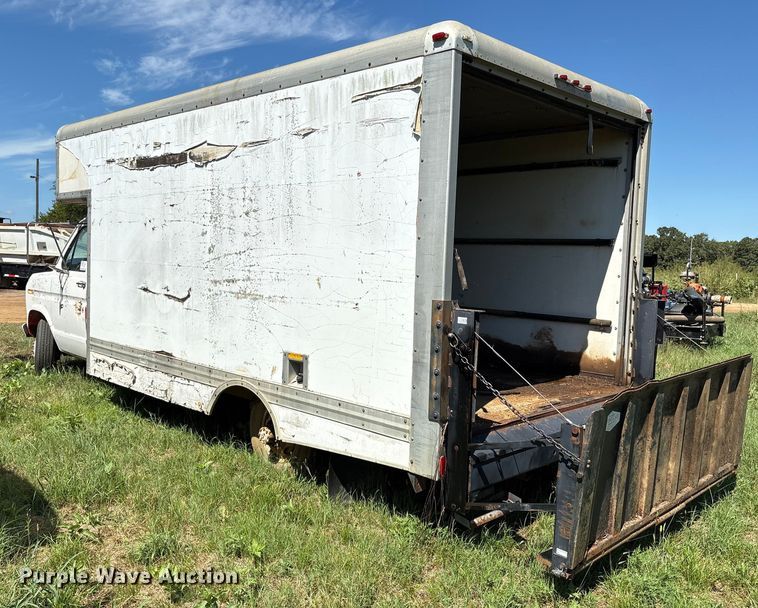 image for item DO1257 1990 Ford E350 box truck