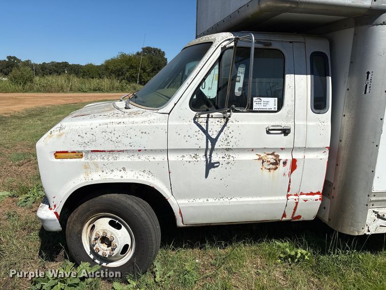 image for item DO1257 1990 Ford E350 box truck