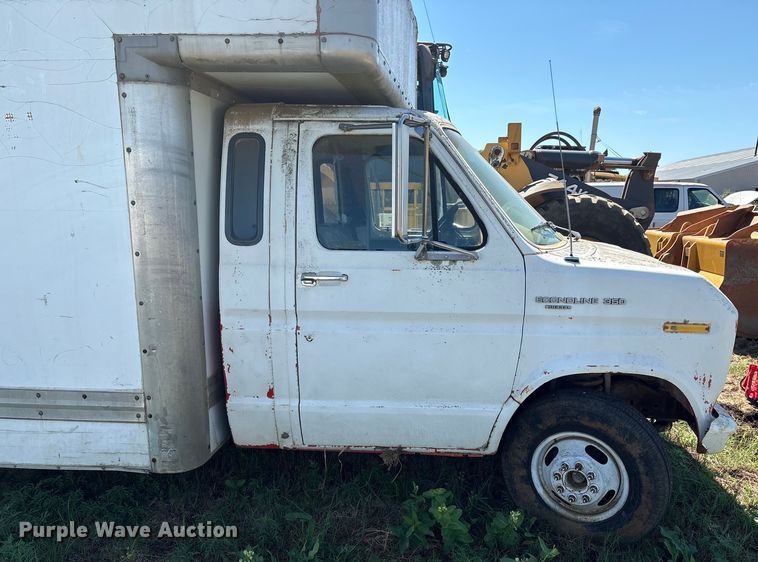 image for item DO1257 1990 Ford E350 box truck