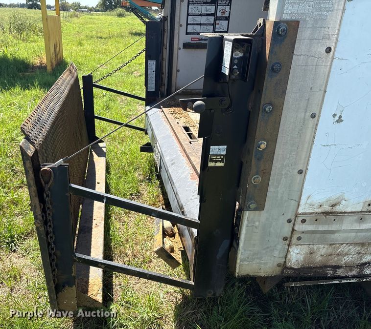 image for item DO1257 1990 Ford E350 box truck