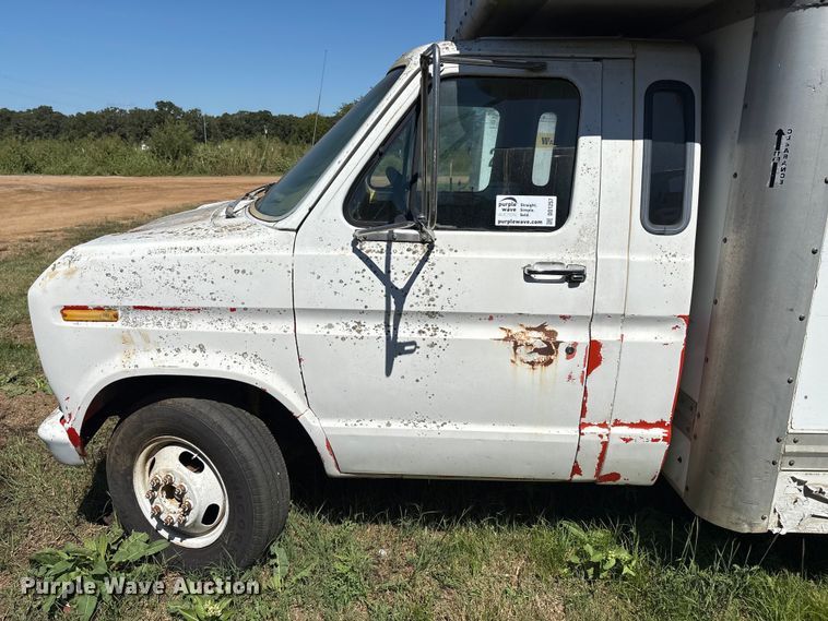 image for item DO1257 1990 Ford E350 box truck