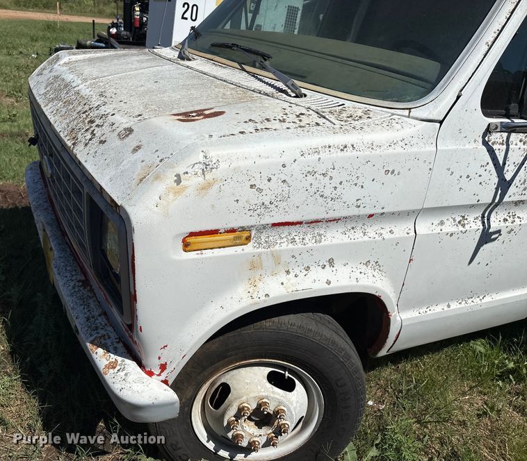 image for item DO1257 1990 Ford E350 box truck