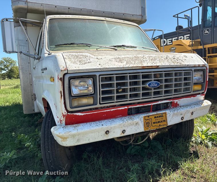 image for item DO1257 1990 Ford E350 box truck