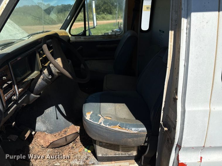 image for item DO1257 1990 Ford E350 box truck