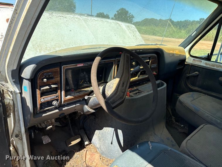 image for item DO1257 1990 Ford E350 box truck