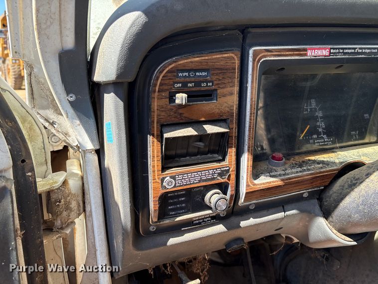 image for item DO1257 1990 Ford E350 box truck