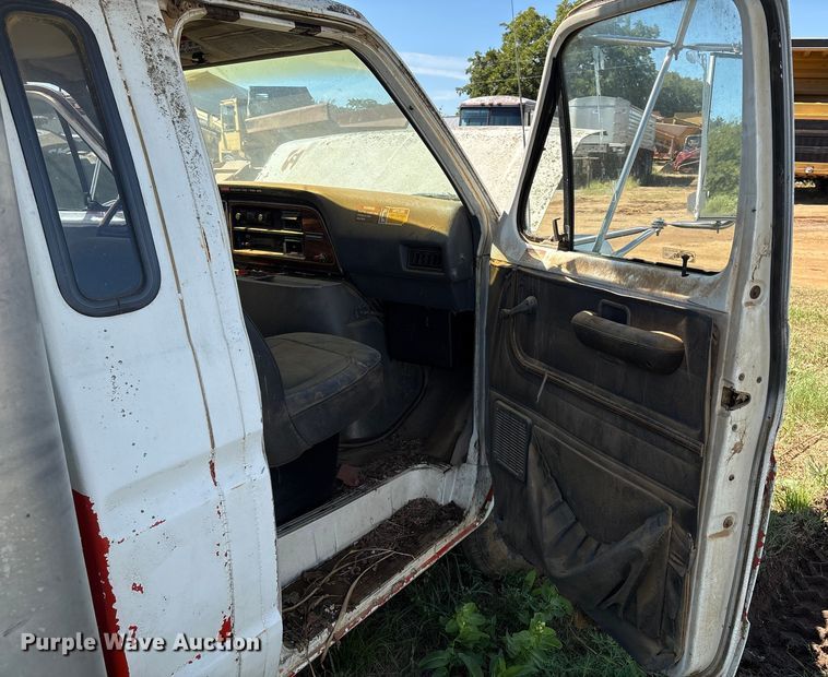 image for item DO1257 1990 Ford E350 box truck