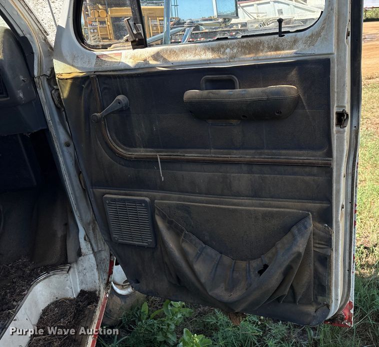 image for item DO1257 1990 Ford E350 box truck