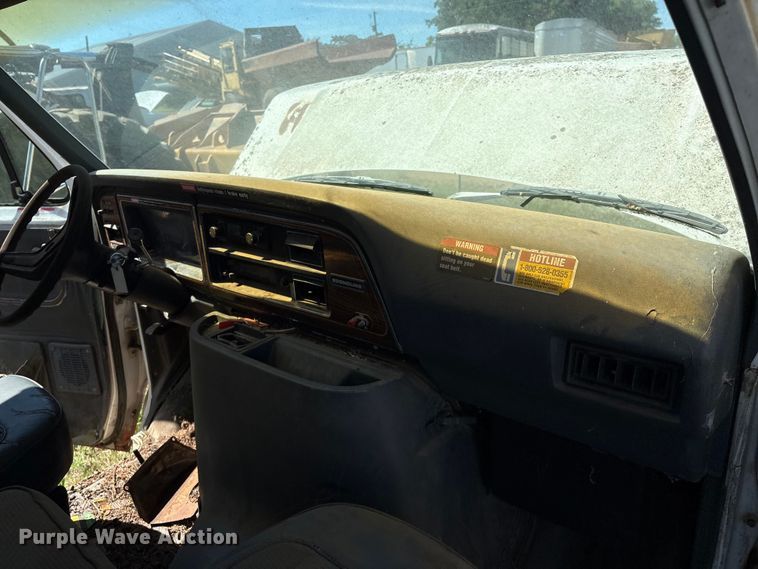 image for item DO1257 1990 Ford E350 box truck