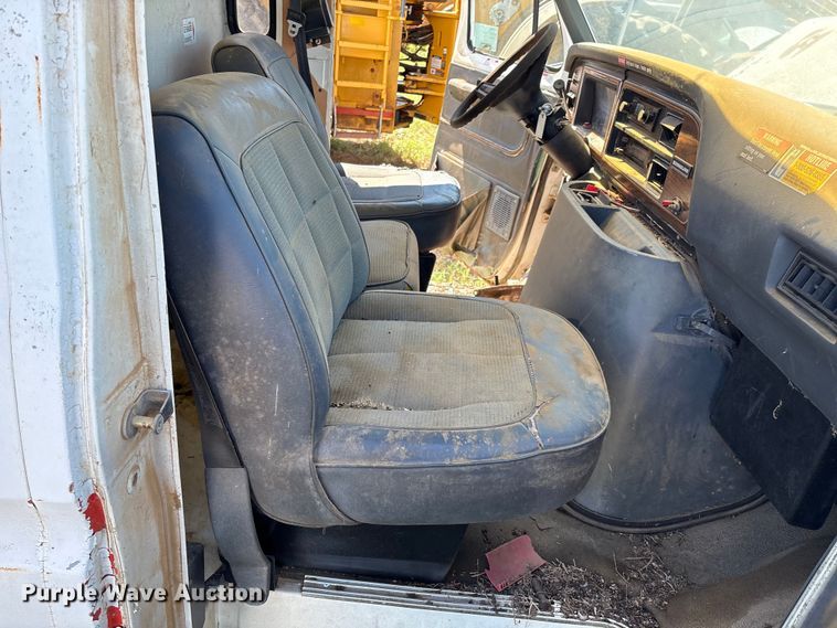 image for item DO1257 1990 Ford E350 box truck