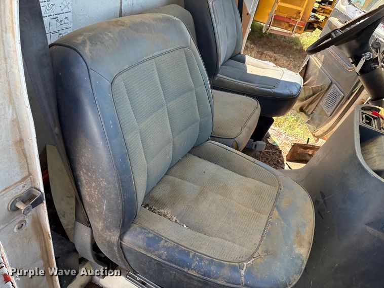 image for item DO1257 1990 Ford E350 box truck