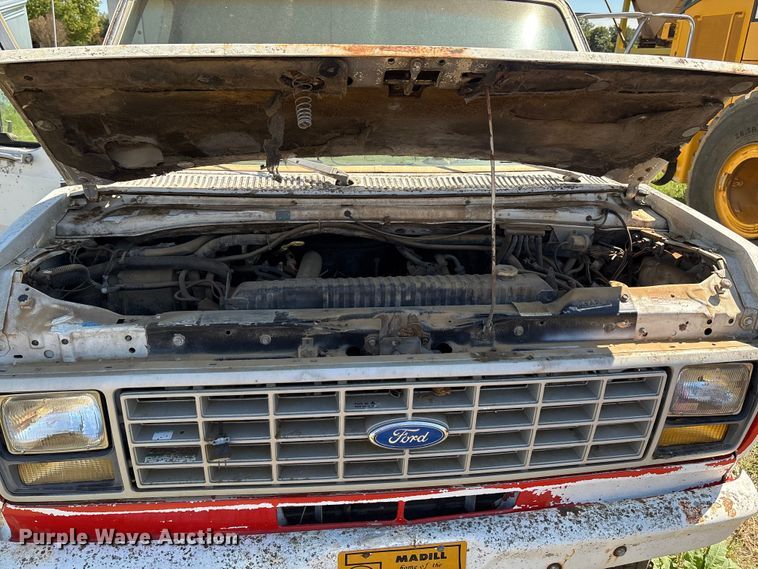 image for item DO1257 1990 Ford E350 box truck