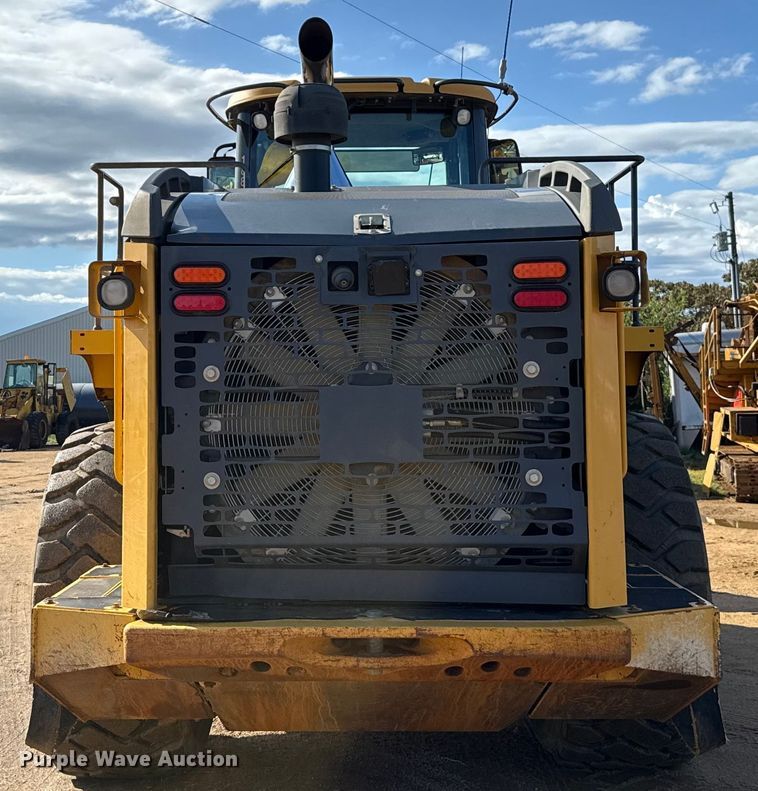 image for item DO1262 2019 John Deere 744K wheel loader