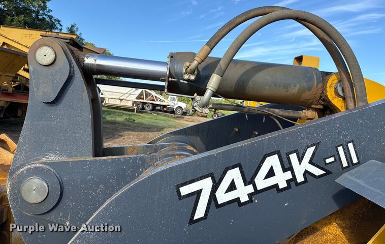 image for item DO1262 2019 John Deere 744K wheel loader